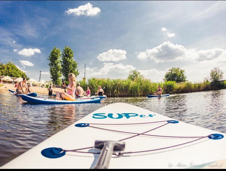 Wake Villa Brwinow Exterior foto